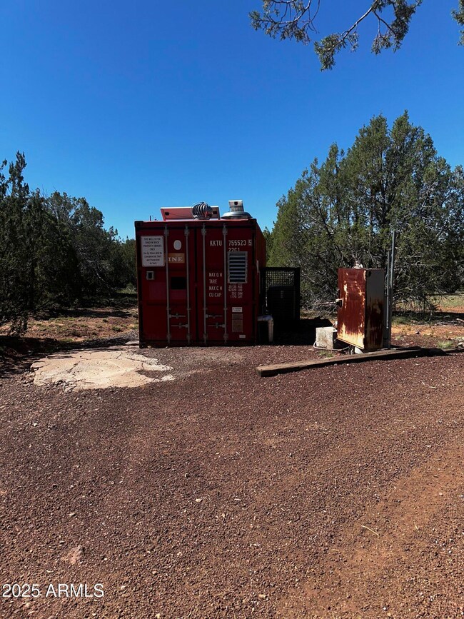 5556 W Refuge Rock Rd unit 55, Seligman, AZ 86337 - photo 4