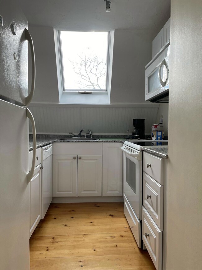 733 W Main St unit L, Hyannis, MA 02601 - photo 2