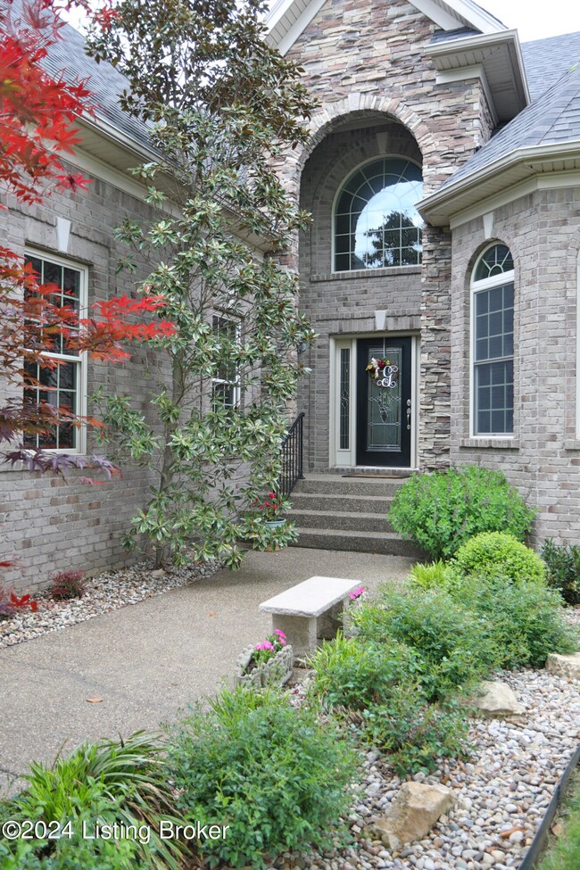 11307 Valley Cove Cir, Louisville, KY 40291 - photo 4