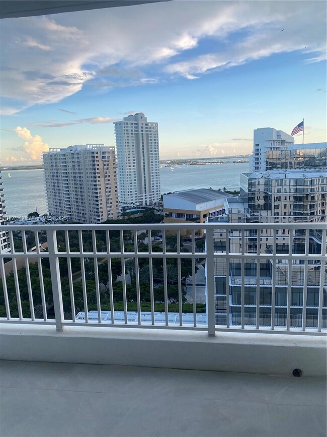 Courvoisier Courts unit 2010, Miami, FL 33131 - photo 2