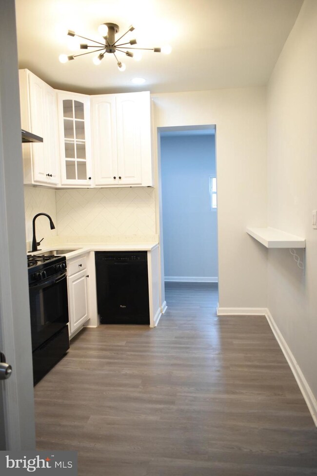 423 N Edgewood St, Baltimore, MD 21229 - photo 3