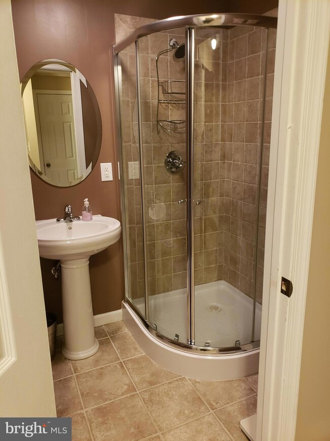 8164 Hazy Dawn Ct, Pasadena, MD 21122 - photo 5