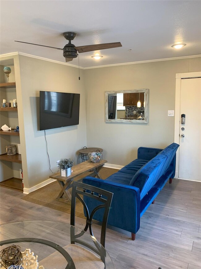 5969 Lewis St unit 203, Dallas, TX 75206 - photo 2