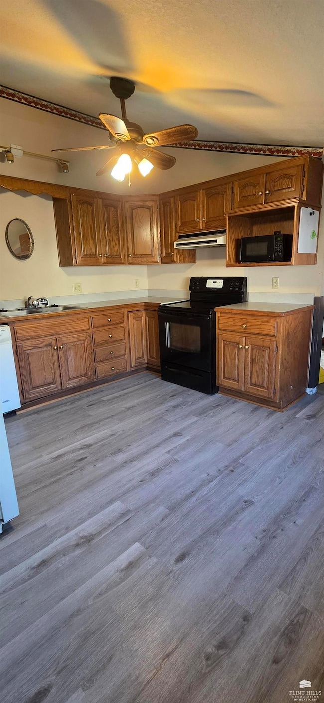 606 Oak St, Wamego, KS 66547 - photo 3