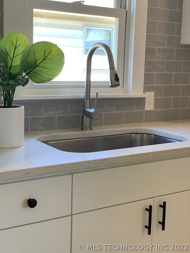 317 S 6th St, Broken Arrow, OK 74012 - photo 2