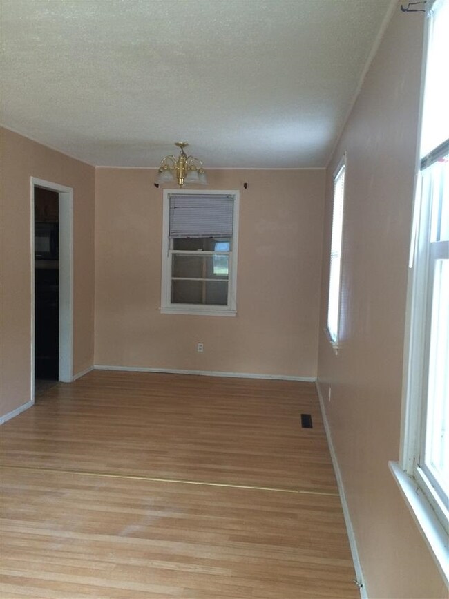 519 Henderson Dr, Jacksonville, NC 28540 - photo 6