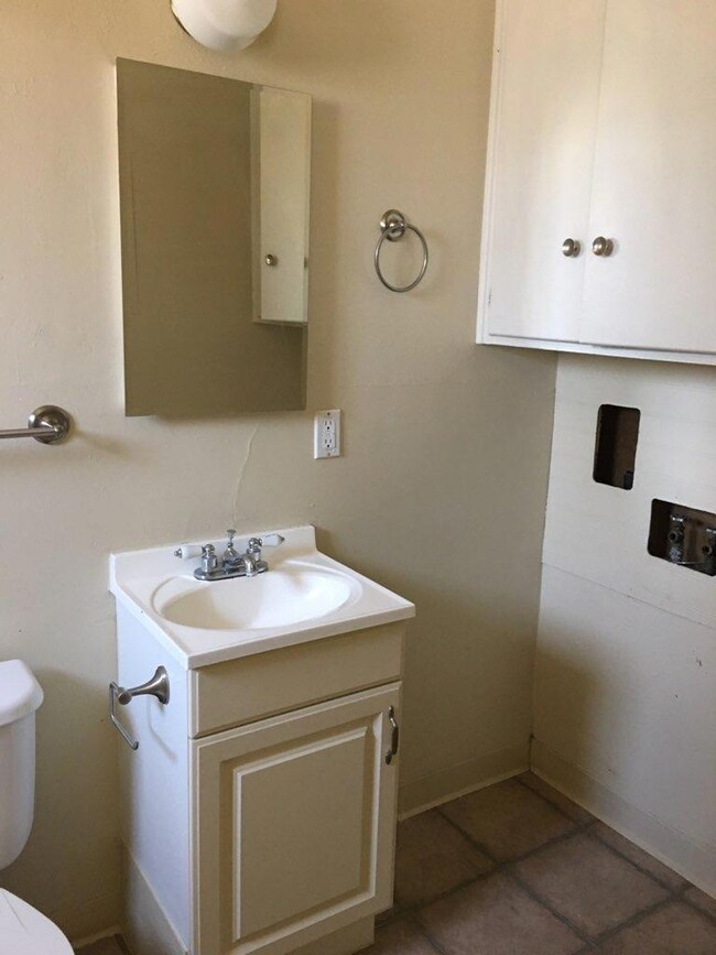 1404 Martin St, Klamath Falls, OR 97601 - photo 6