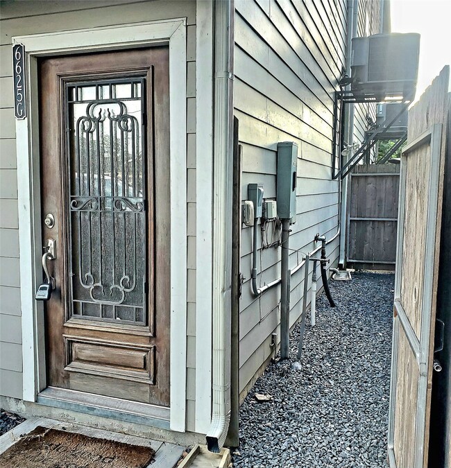 6625 N Main St unit G, Houston, TX 77009 - photo 4