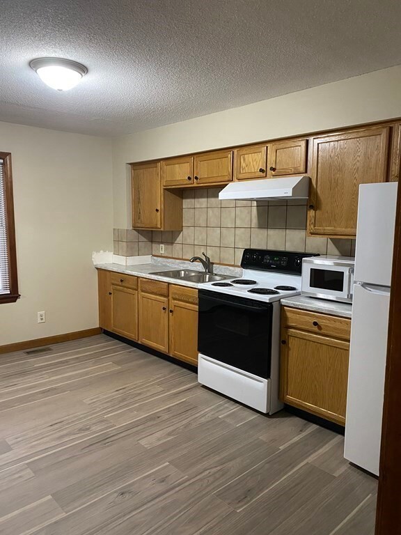 100 Springfield St unit 1, Palmer, MA 01080 - photo 4