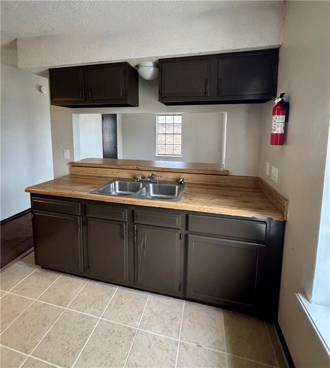 908 Jeffrey Ct, Laplace, LA 70068 - photo 3