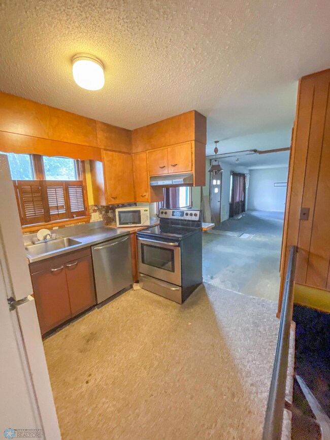 702 Elm St, West Fargo