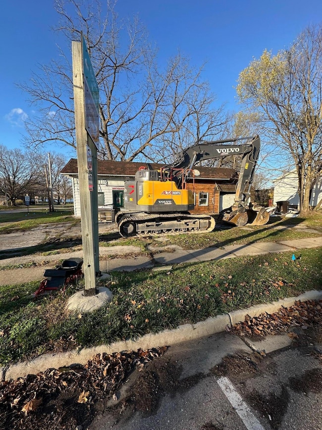 26828 W Main St, Edwardsburg, MI 49112 - photo 3