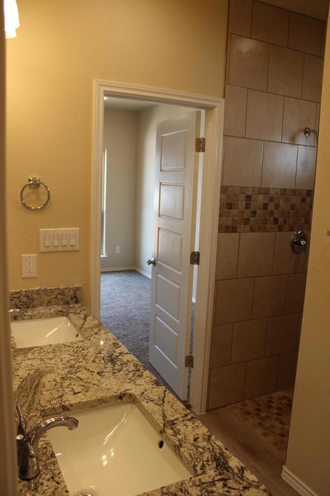 107 Feather Way, Fredericksburg, TX 78624 - photo 4