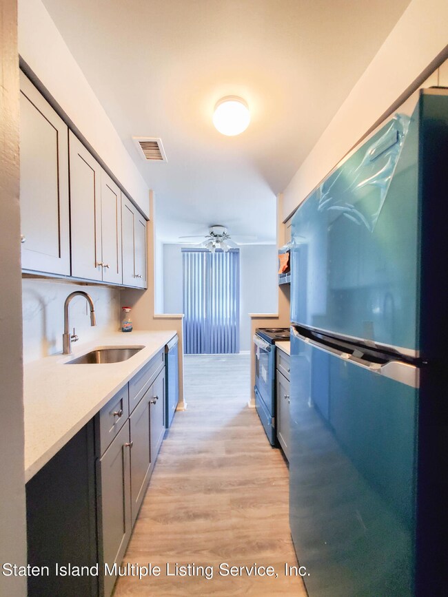 920 Armstrong Ave unit 1-3, Staten Island, NY 10308 - photo 5