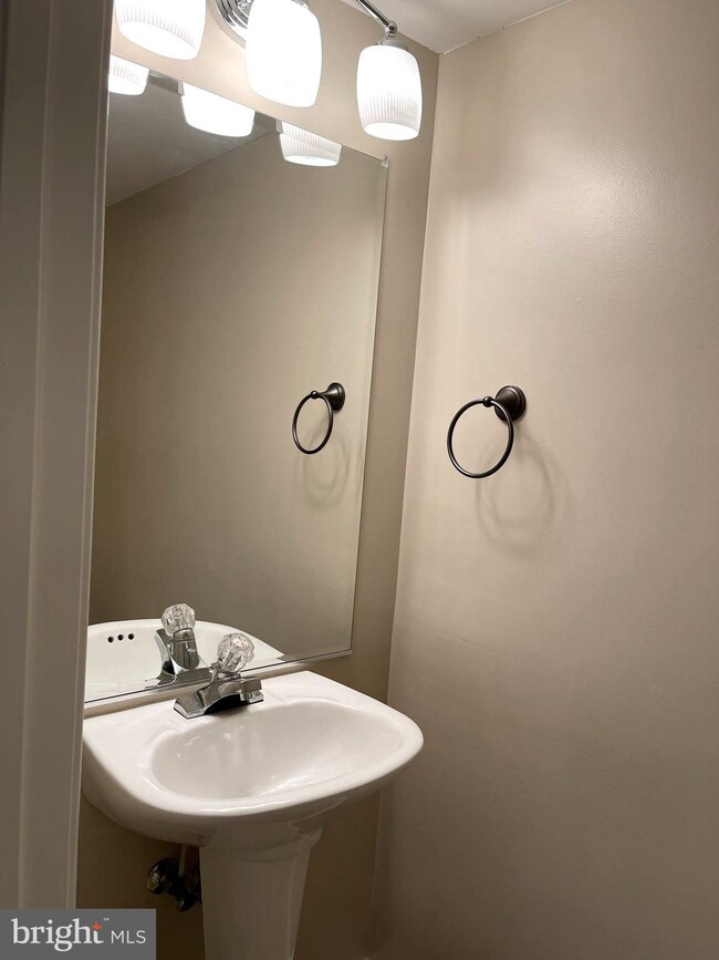 7825 Rolling View Ave, Nottingham, MD 21236 - photo 6