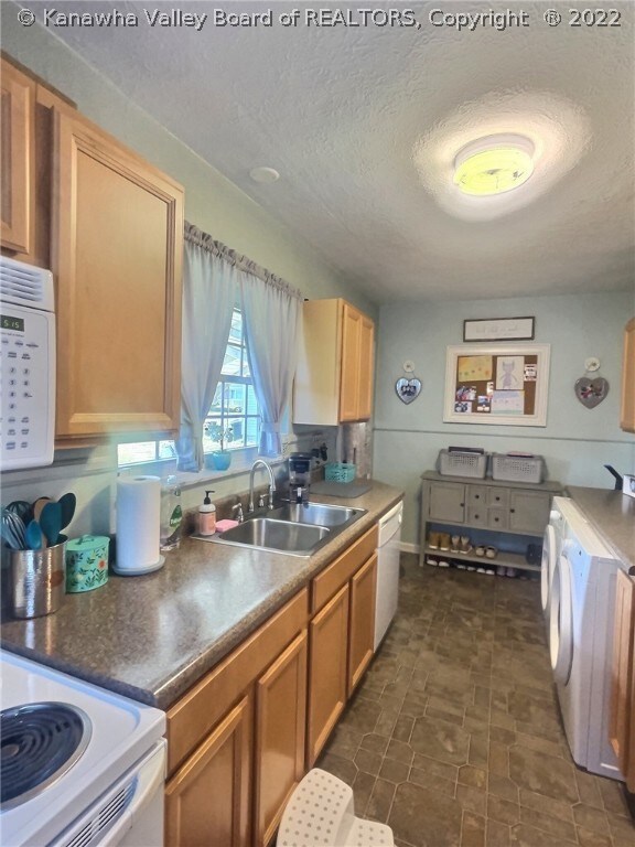 1444 Smith St, Milton, WV 25541 - photo 7