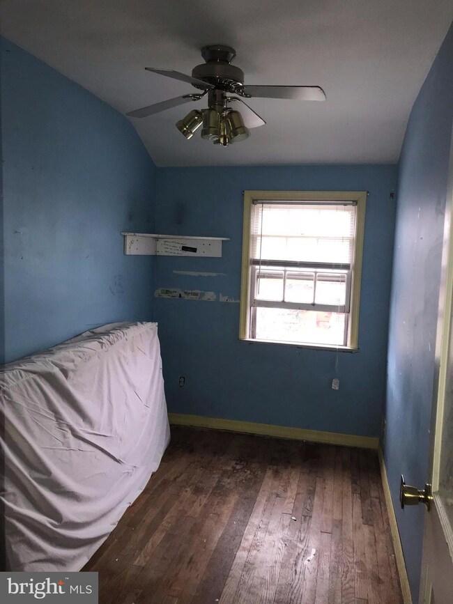 1028 Middlesex Rd, Essex, MD 21221 - photo 7