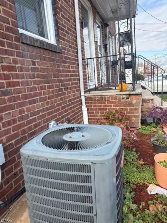 619B Arnett St, Elizabeth, NJ 07202 - photo 2