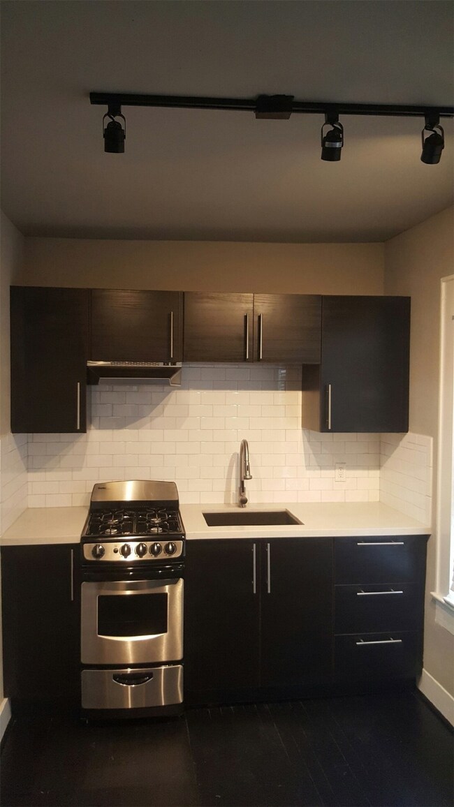 605 Enid St, Houston, TX 77009 - photo 5