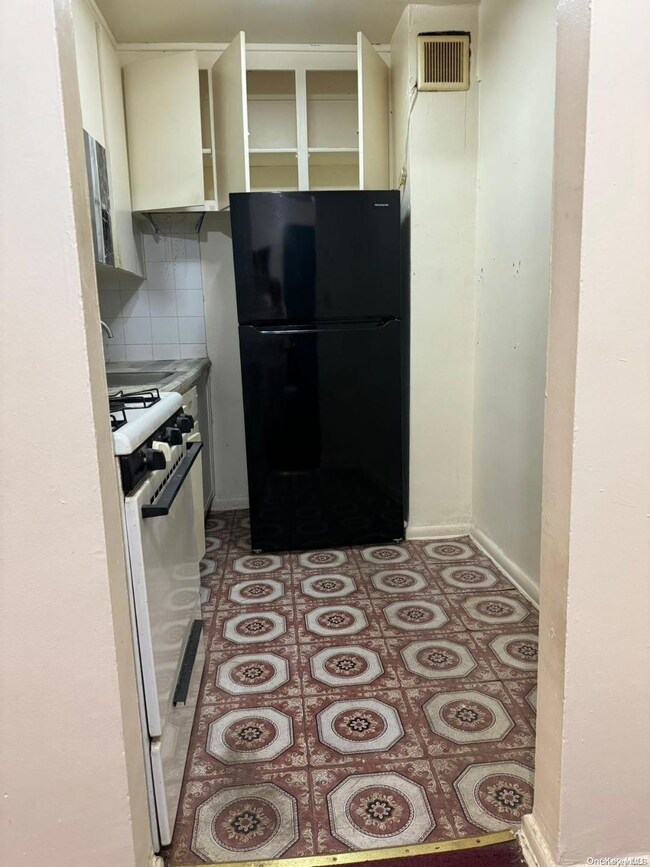 83-30 Vietor Ave unit 601, Elmhurst, NY 11373 - photo 5