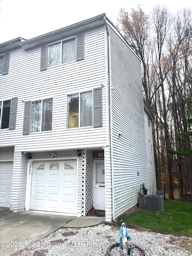 362 Ilyssa Way, Staten Island, NY 10312 - photo 2