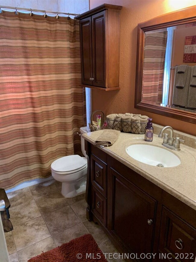 2114 Oakglen Dr, Ardmore, OK 73401 - photo 7