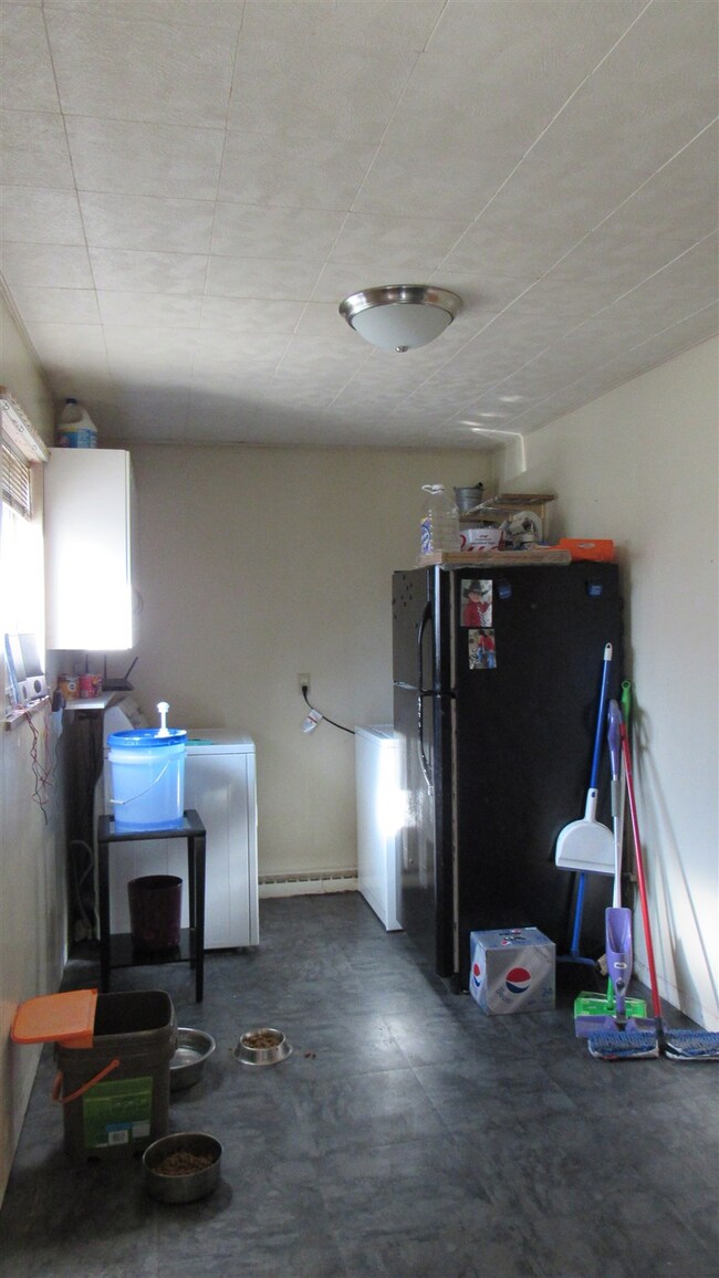 1417 Sprott St, Auburn, IN 46706 - photo 2