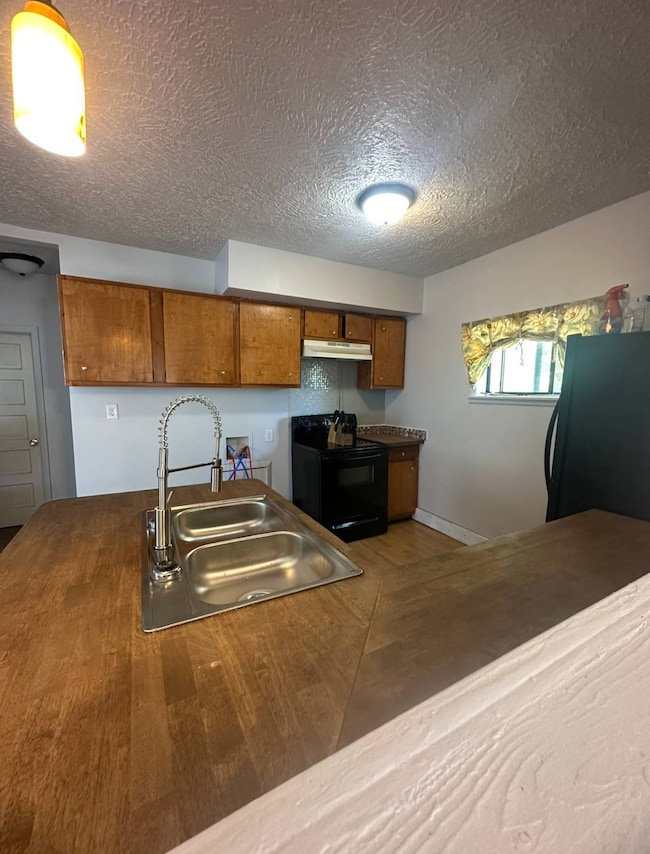 712 Broadway, Goodland, KS 67735 - photo 3