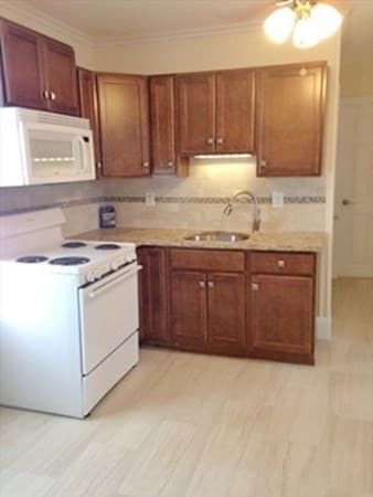 914 Circuit St unit 1, Hanover, MA 02339 - photo 3