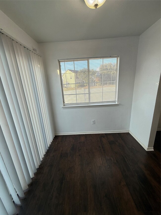 1639 Nichole Woods Dr, Houston, TX 77047 - photo 5