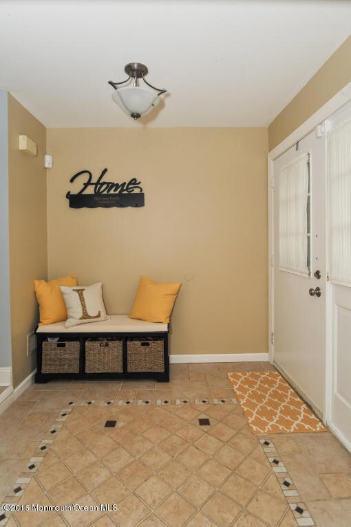 4 Cape Ct - MLS (Foyer)