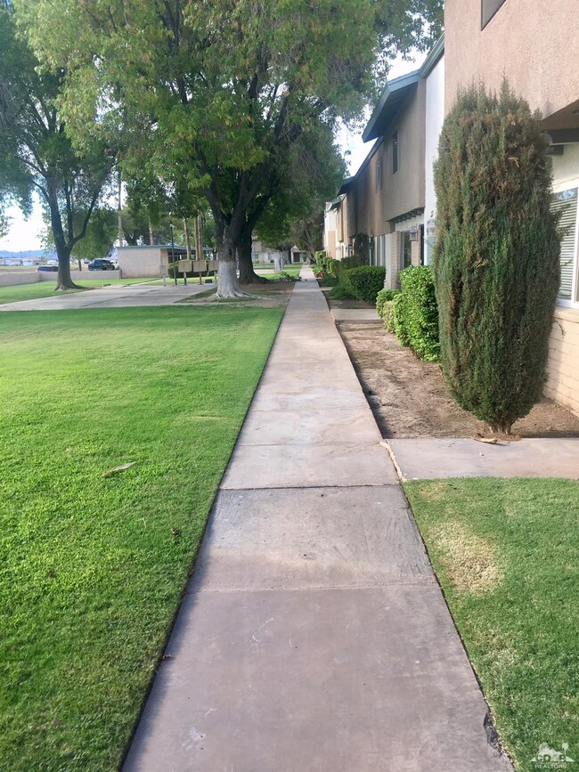 1020 N Lovekin Blvd unit 37, Blythe, CA 92225 - photo 2