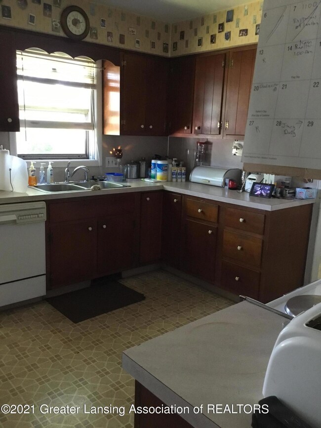 2304 Victor Ave, Lansing, MI 48911 - photo 7