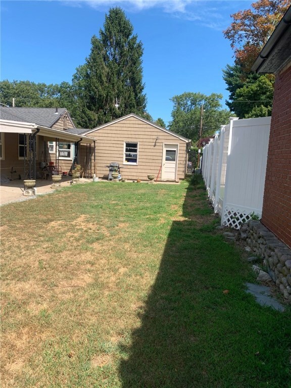 654 East Ave, Pawtucket, RI 02860 - photo 2