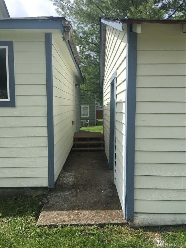 32 SW 4th St, Chehalis, WA 98532 - photo 5