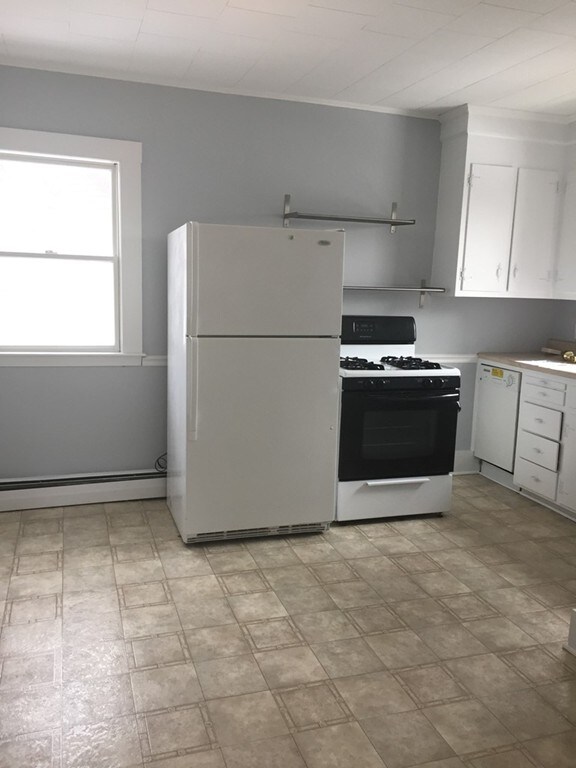 4 Pleasant St unit 3, Wakefield, MA 01880 - photo 2