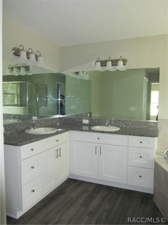 Master Bath vanities/granite tops