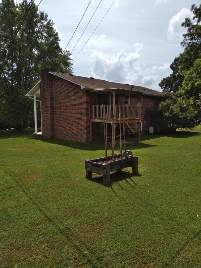 1209 King Springs Rd, Johnson City, TN 37601 - photo 4