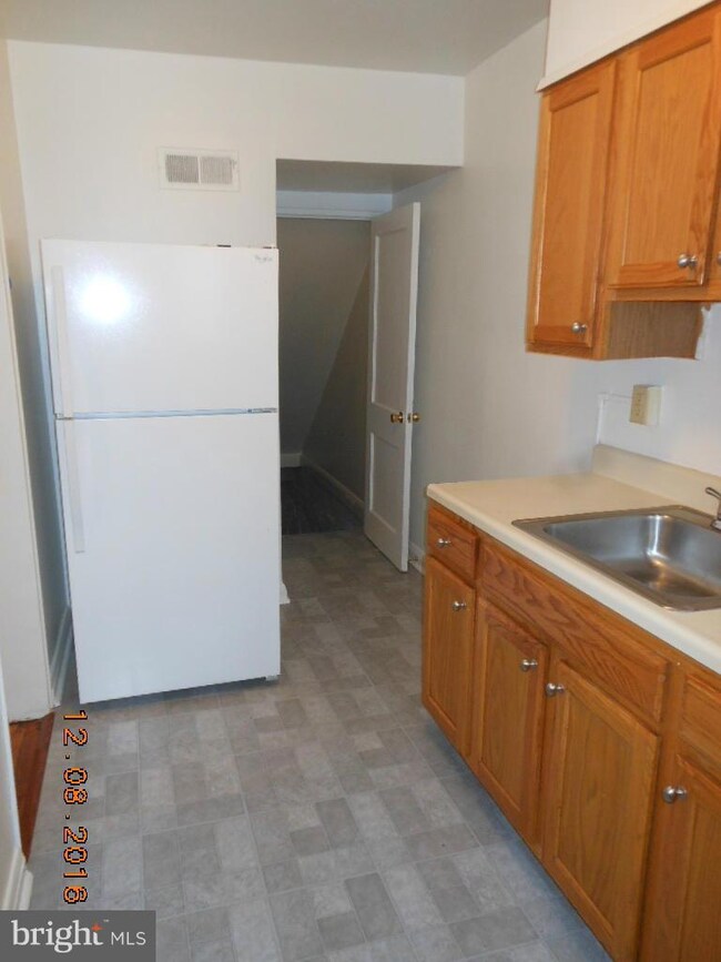 3902 Rokeby Rd, Baltimore, MD 21229 - photo 7