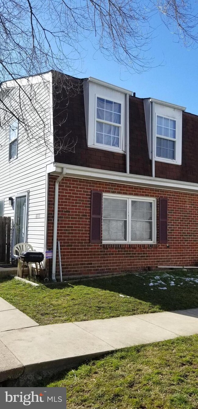 8539 Pioneer Dr, Severn, MD 21144 - photo 3