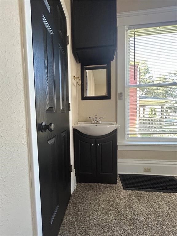 1735 C Ave NE, Cedar Rapids, IA 52402 - photo 7