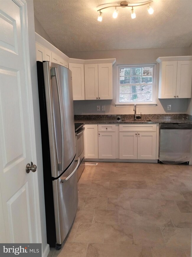 1518 Lochaber Ct, Glen Burnie, MD 21061 - photo 7