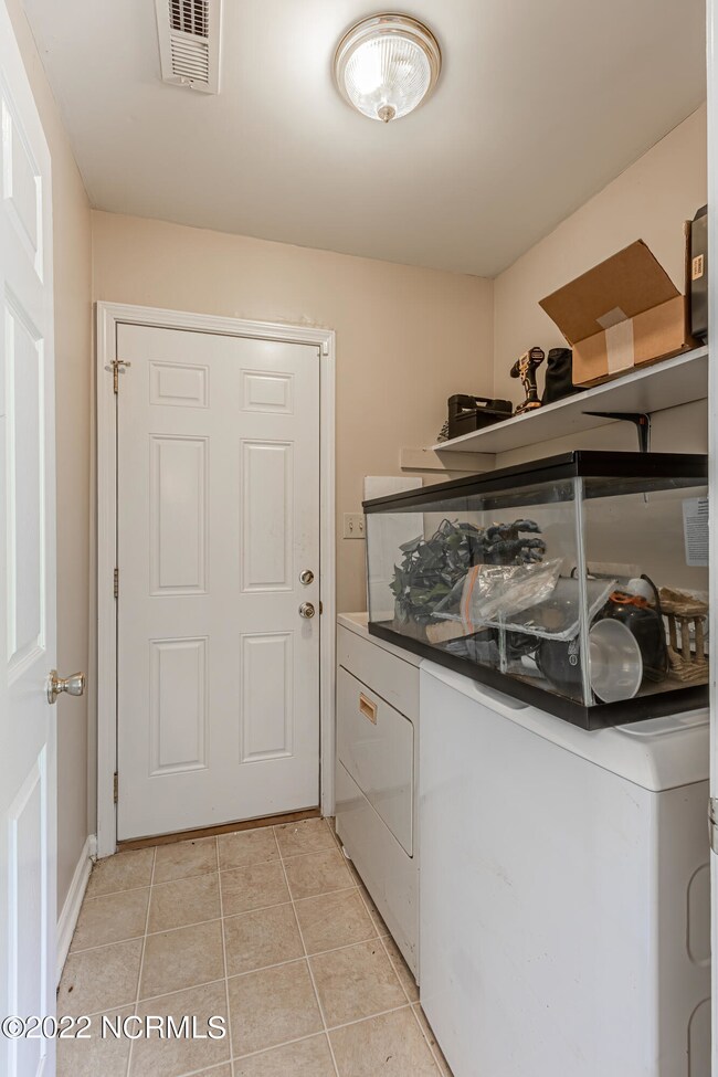 113 Hampton Ct, Jacksonville, NC 28546 - photo 4