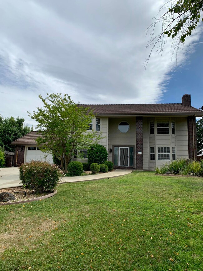 2833 Starlight Blvd, Redding, CA 96001 - photo 4