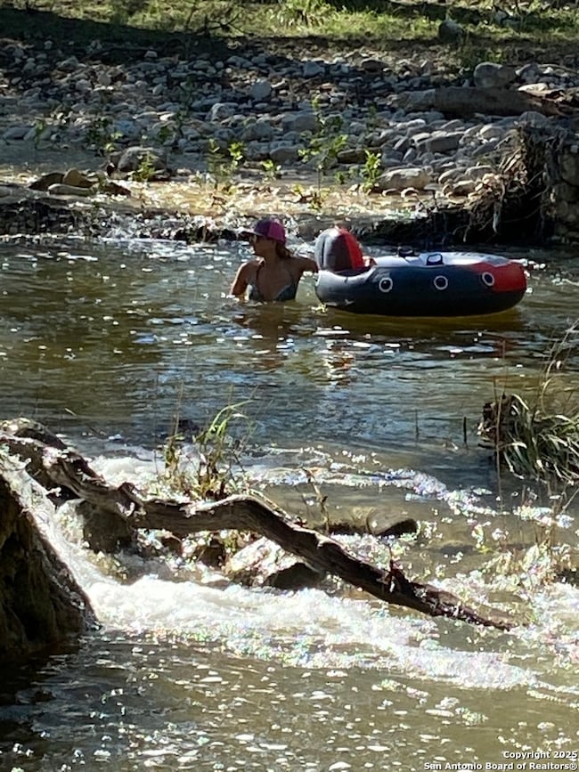 412 Lebouf Rd, Utopia, TX 78884 - photo 5