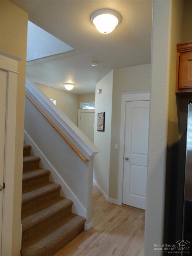 19450 Hollygrape St, Bend, OR 97702 - photo 7