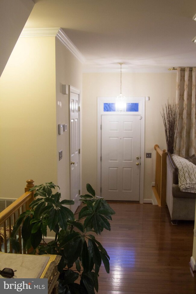 20960 Martingale Square, Sterling, VA 20165 - photo 4