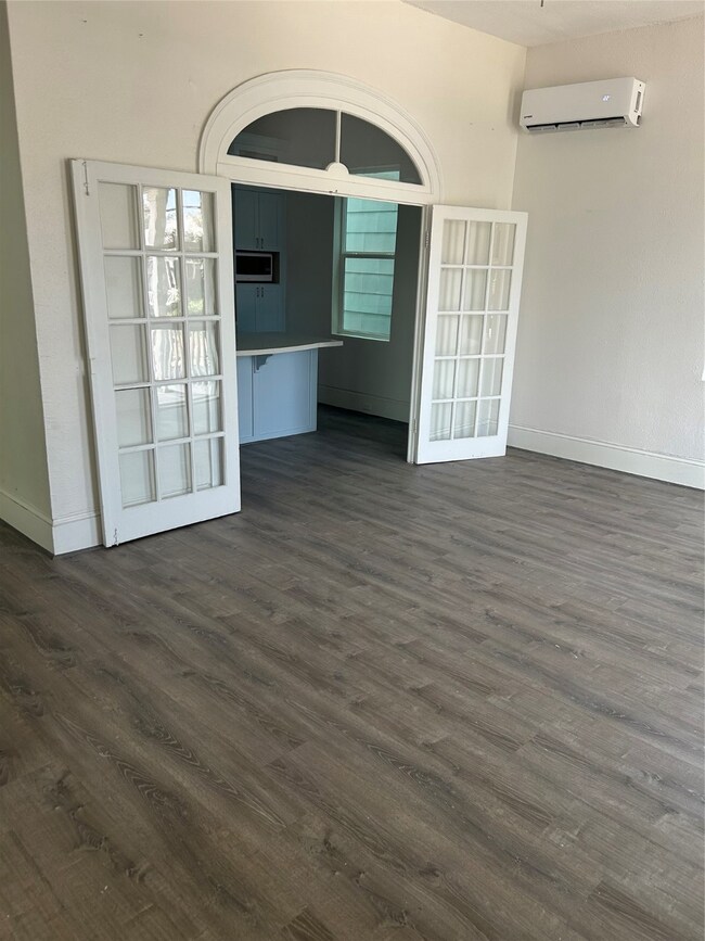 1523 21st St unit 2, Galveston, TX 77550 - photo 2