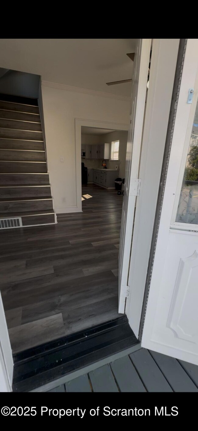 418 E Elm St, Scranton, PA 18505 - photo 2