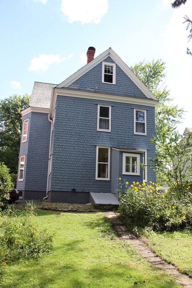 1035 Liberty St, Newburgh, NY 12550 - photo 4